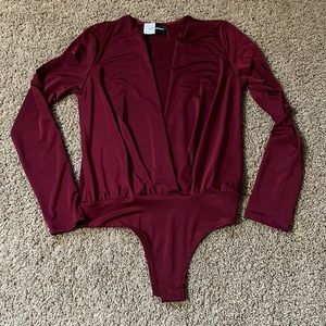 Day&night NWT Valentine burgundy, long sleeve, low-cut bodysuit
